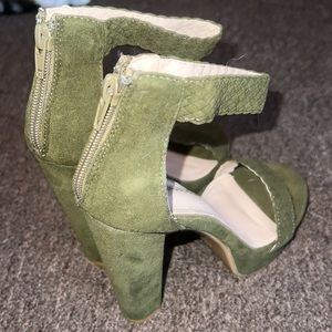 Green Shoe Republic LA heel. Size 6.5